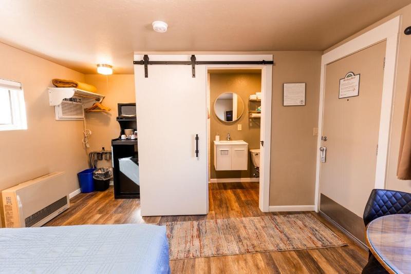 Woodland Motel image