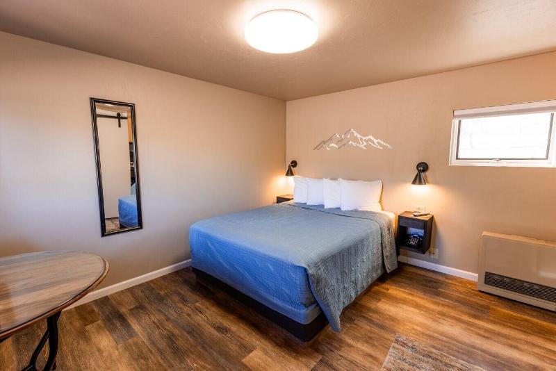 Woodland Motel image