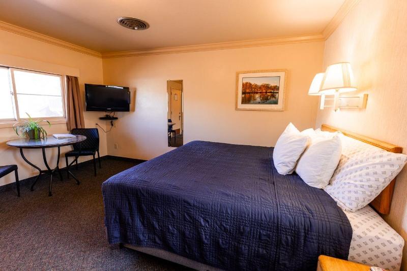 Woodland Motel image