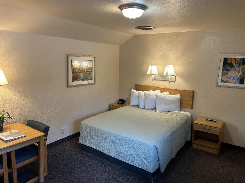 Woodland Motel image