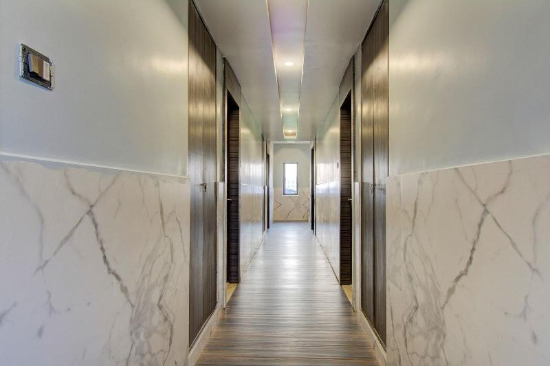 Capital O 23031 V Hotel image