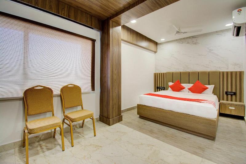 Capital O 23031 V Hotel image