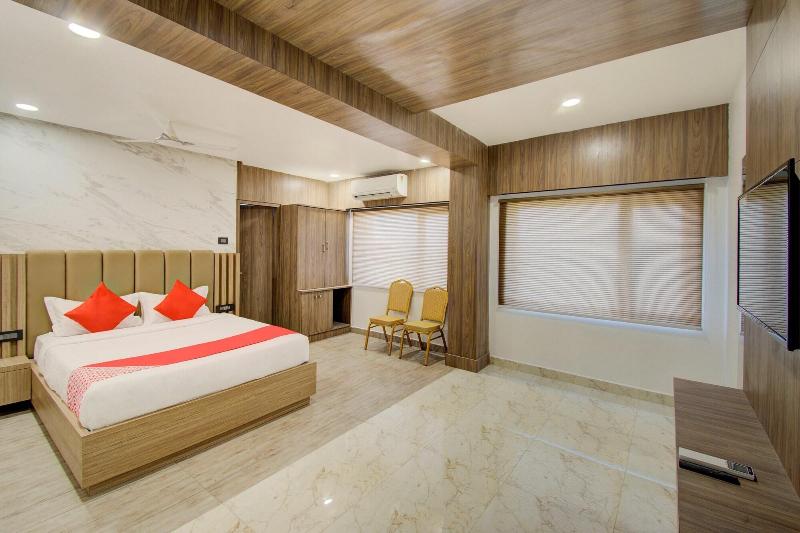 Capital O 23031 V Hotel image