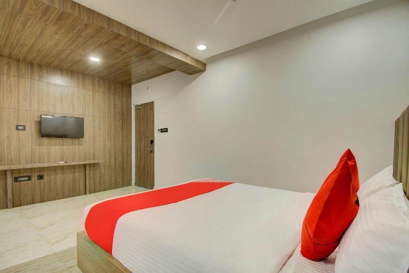 Capital O 23031 V Hotel image
