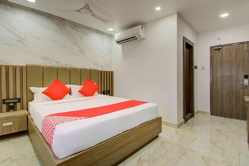 Capital O 23031 V Hotel image
