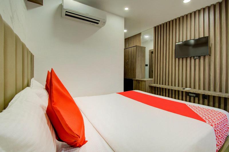 Capital O 23031 V Hotel image
