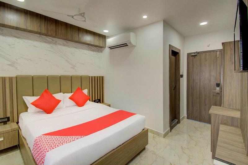 Capital O 23031 V Hotel image
