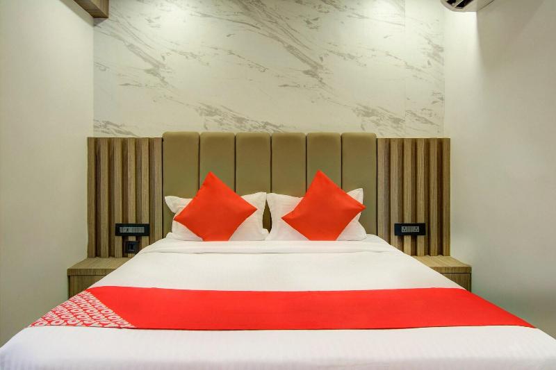Capital O 23031 V Hotel image