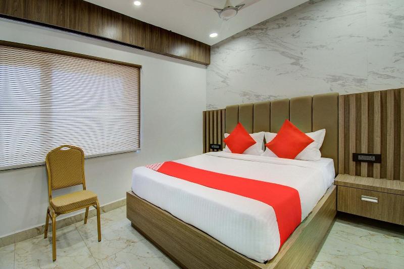 Capital O 23031 V Hotel image