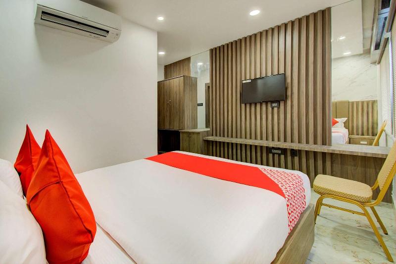 Capital O 23031 V Hotel image