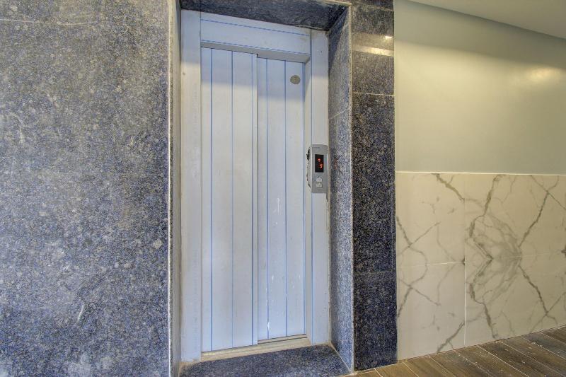 Capital O 23031 V Hotel image