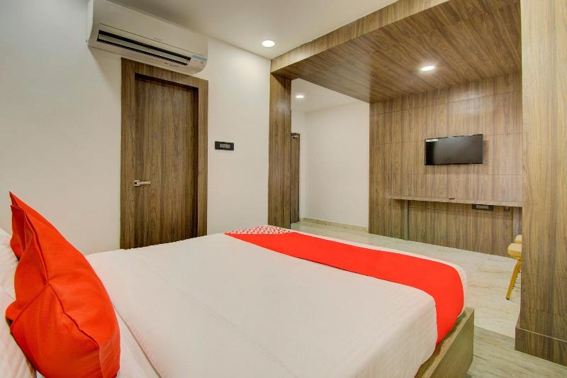 Capital O 23031 V Hotel image