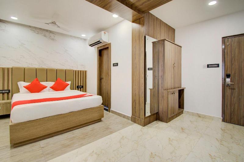 Capital O 23031 V Hotel image