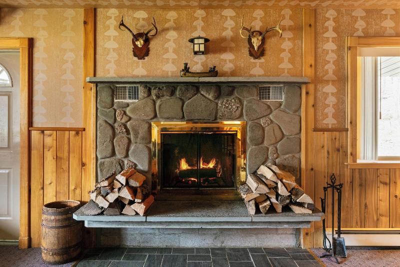 Urban Cowboy Lodge image