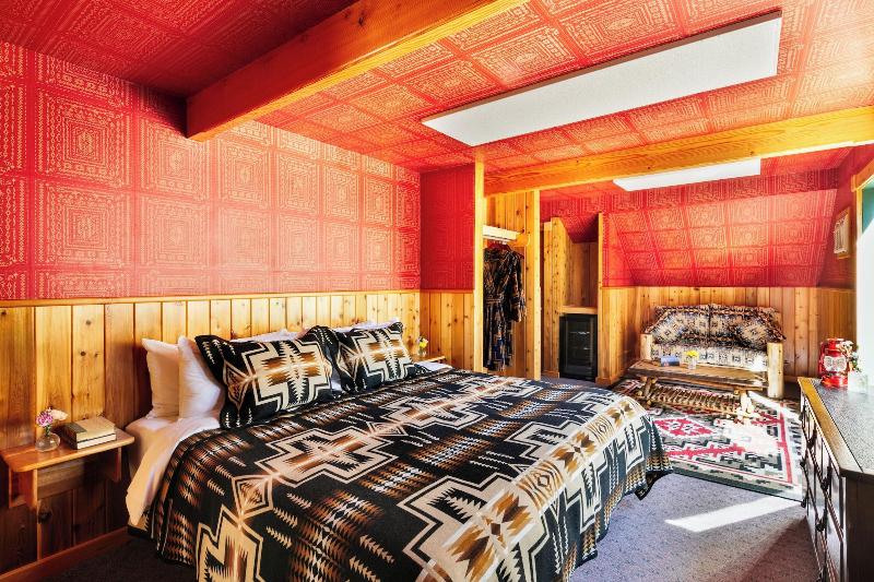 Urban Cowboy Lodge image