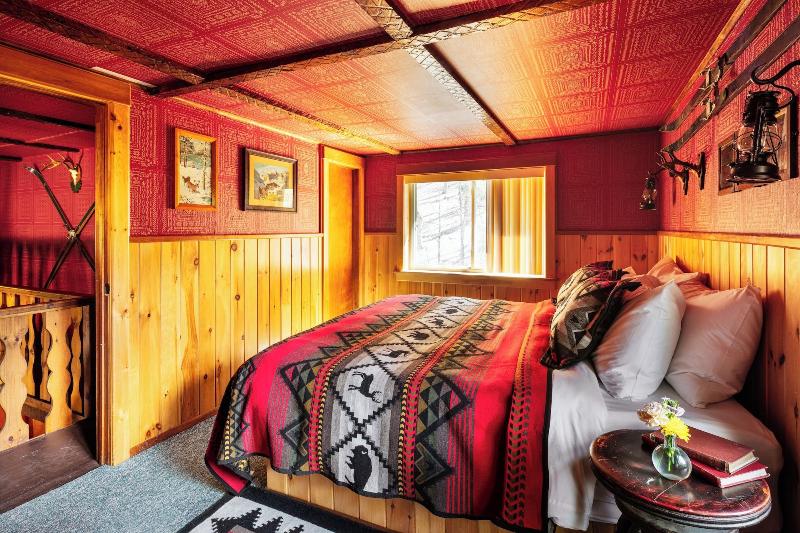 Urban Cowboy Lodge image