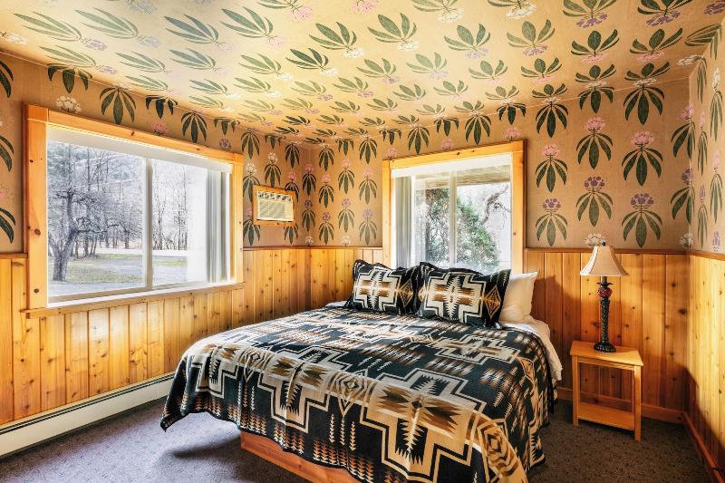Urban Cowboy Lodge image