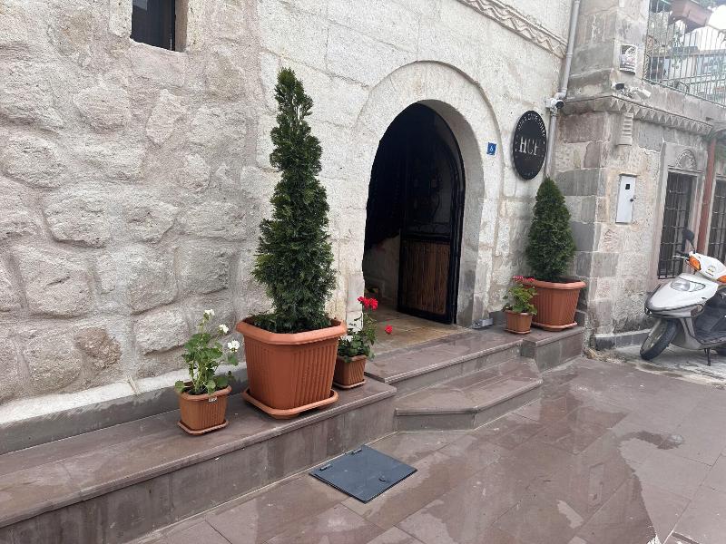 Hira Cave Hotel image