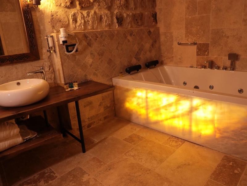 Hira Cave Hotel image