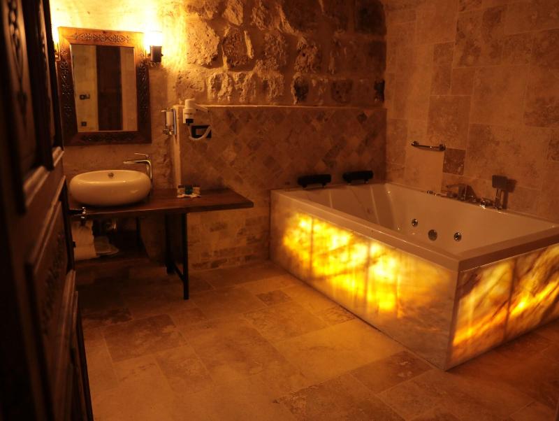 Hira Cave Hotel image