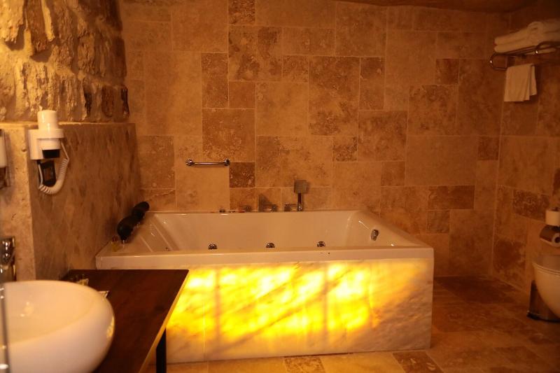 Hira Cave Hotel image