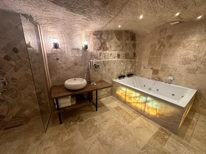 Hira Cave Hotel image