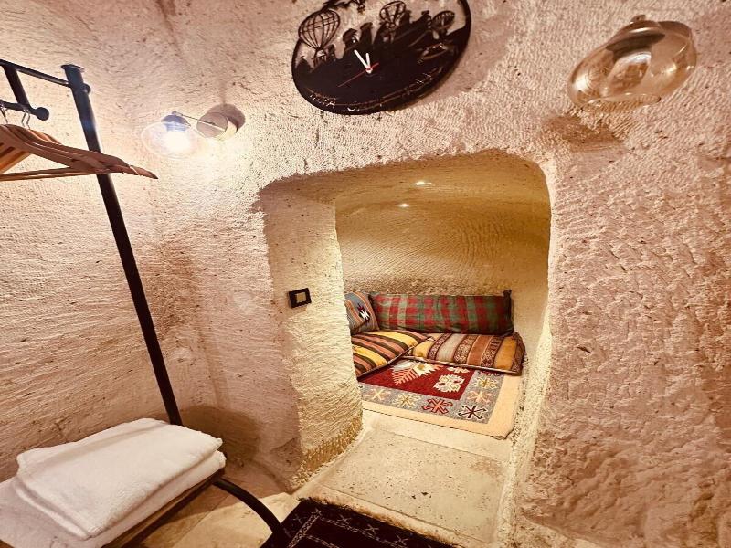 Hira Cave Hotel image
