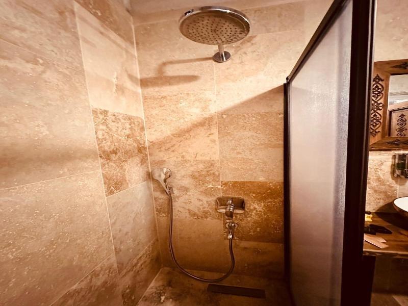 Hira Cave Hotel image