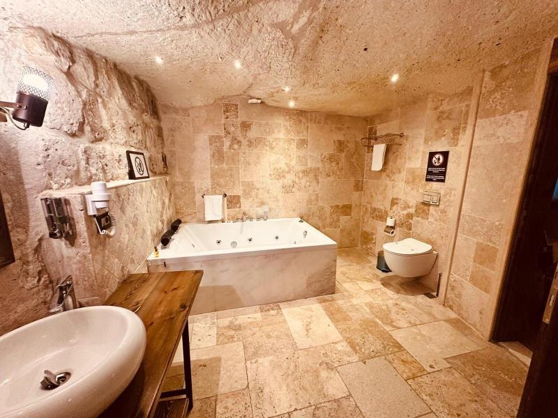 Hira Cave Hotel image