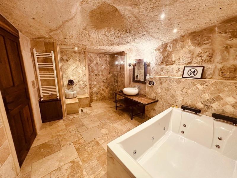 Hira Cave Hotel image