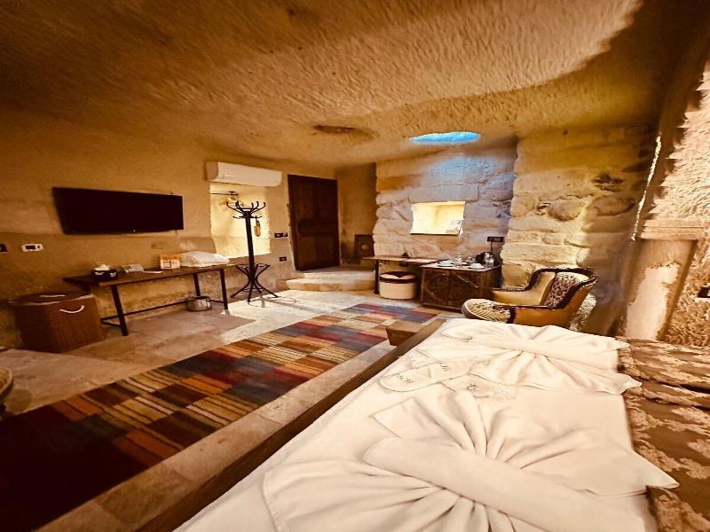 Hira Cave Hotel image