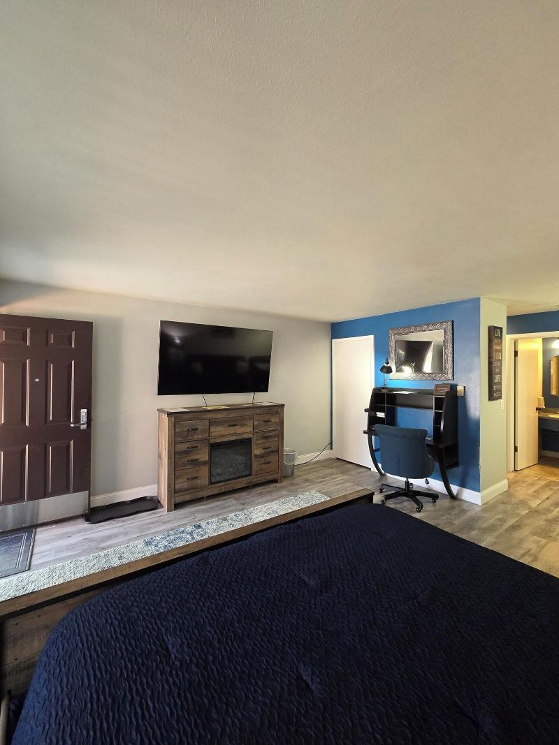 Chateau Rouge Condominiums image