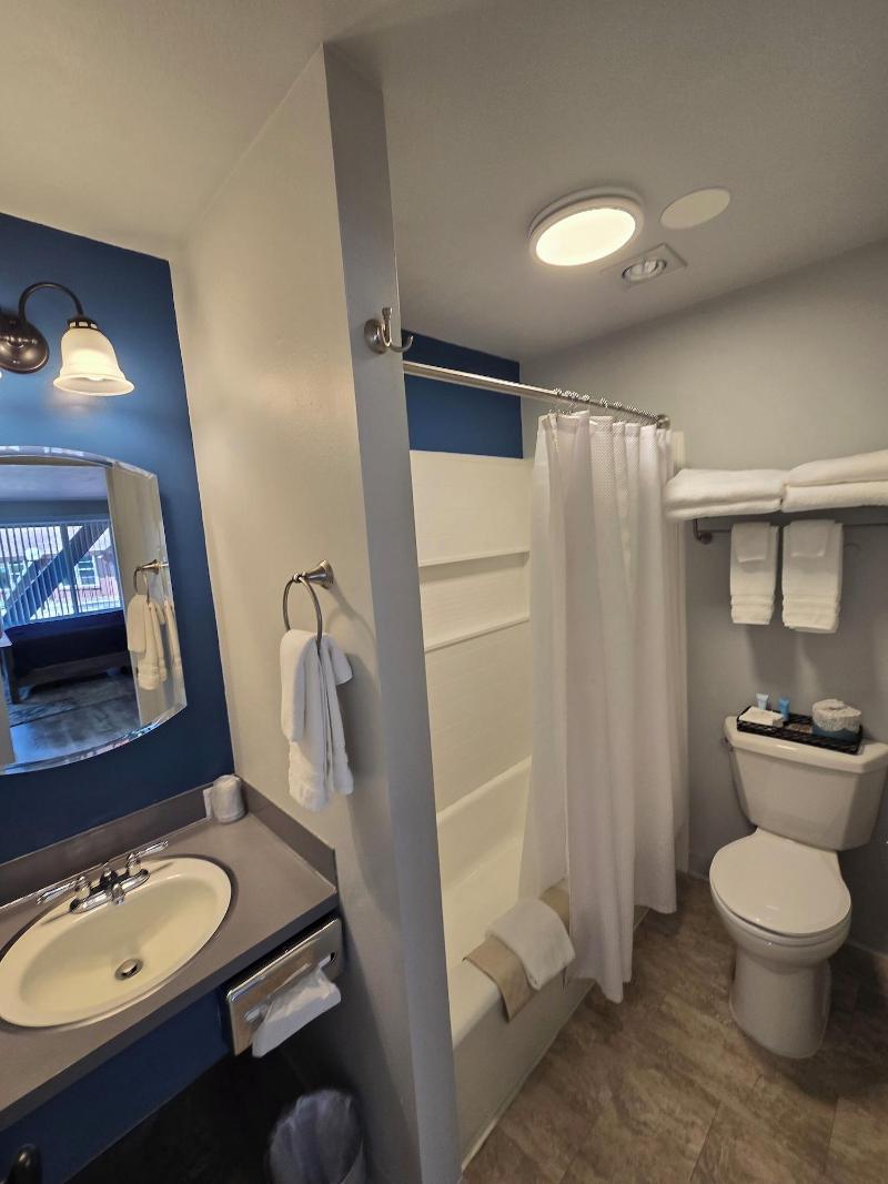 Chateau Rouge Condominiums image
