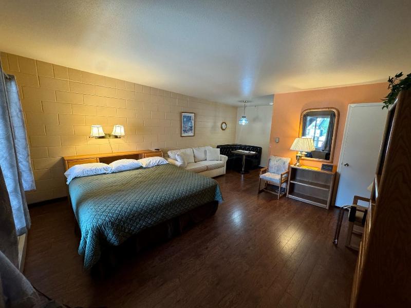 Chateau Rouge Condominiums image