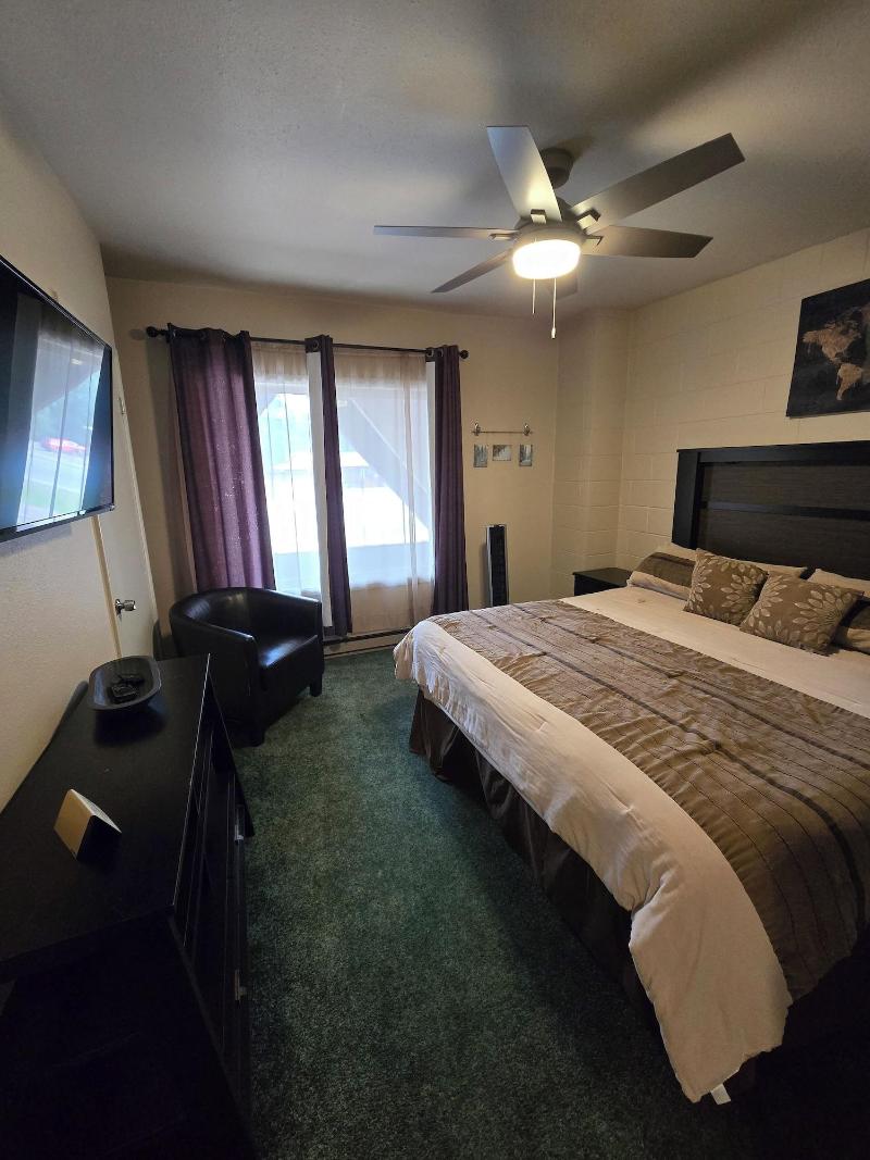 Chateau Rouge Condominiums image
