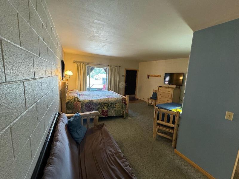 Chateau Rouge Condominiums image