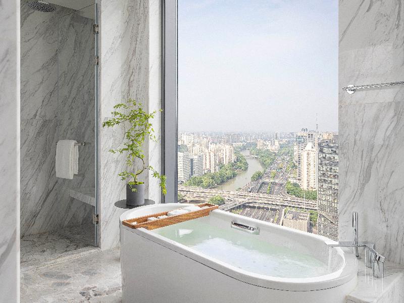 Four Seasons Hotel Hangzhou at Hangzhou Centre image