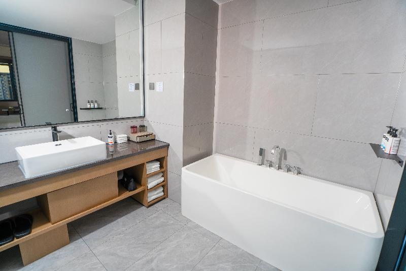 Holiday Inn Express Yueyang Pingjiang, an IHG Ht image