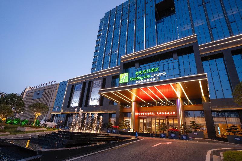 Holiday Inn Express Yueyang Pingjiang, an IHG Ht image