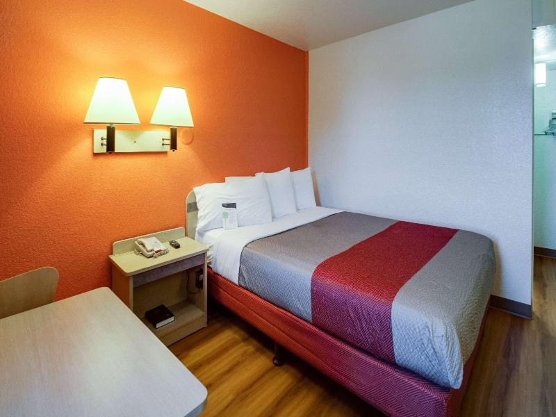 Motel 6-lenexa, Ks - Kansas City Southwest image