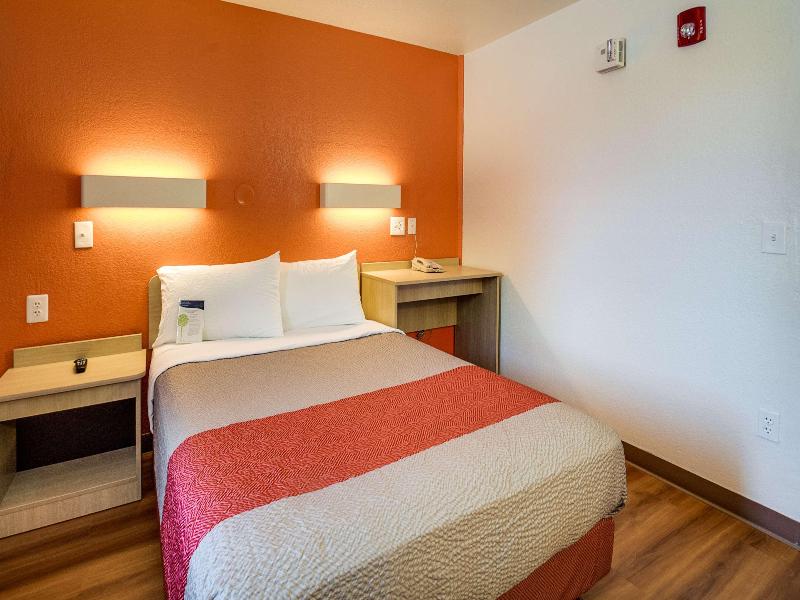 Motel 6-lenexa, Ks - Kansas City Southwest image