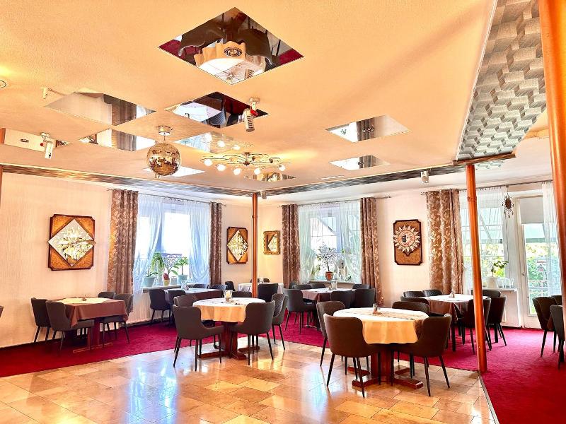 Parkhotel Sonne image