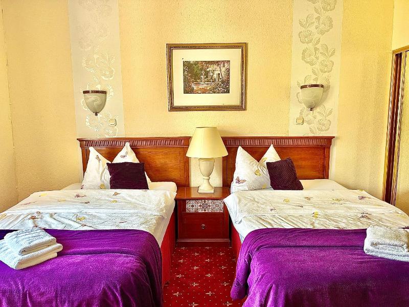 Parkhotel Sonne image