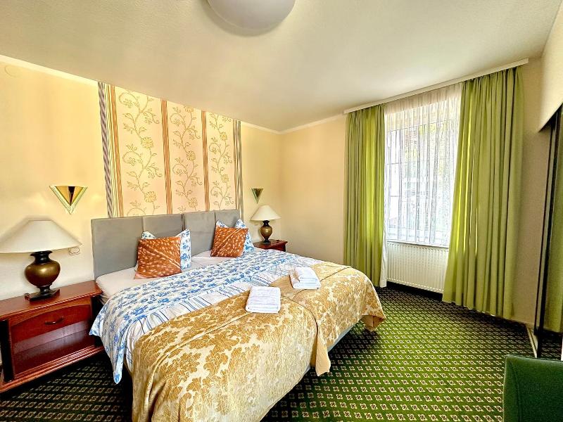 Parkhotel Sonne image
