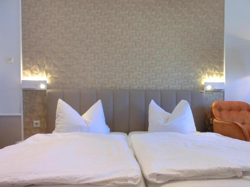 Hotel Zum Hafen image