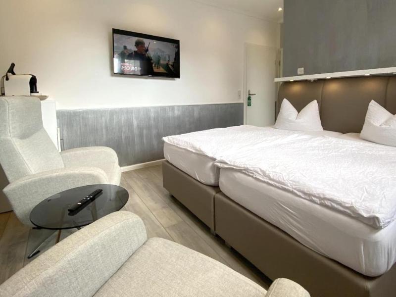 Hotel Zum Hafen image