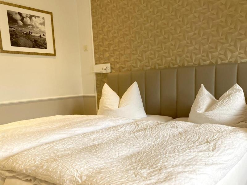 Hotel Zum Hafen image