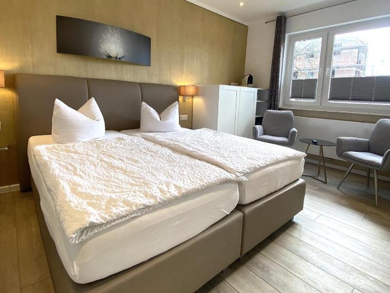 Hotel Zum Hafen image