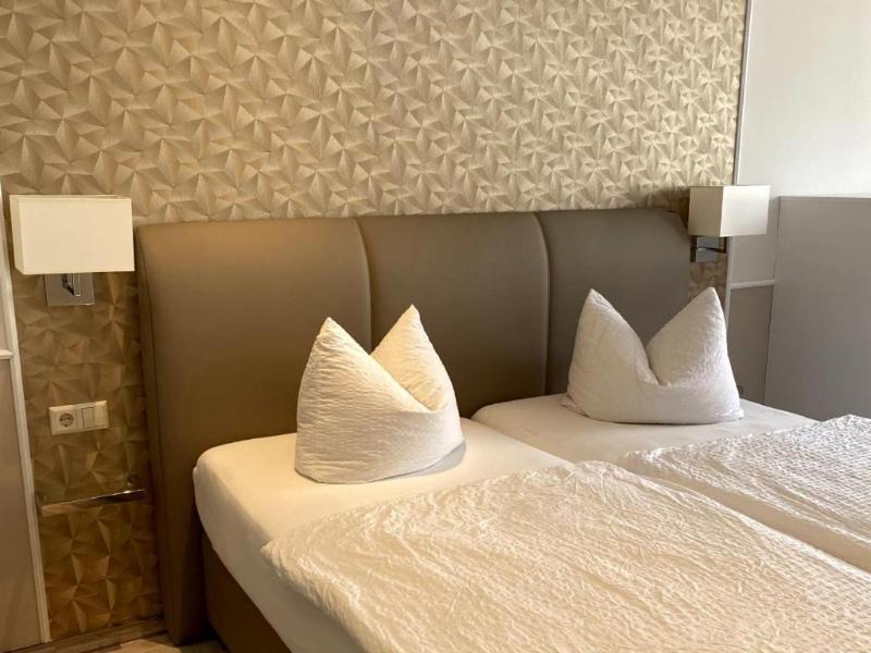 Hotel Zum Hafen image