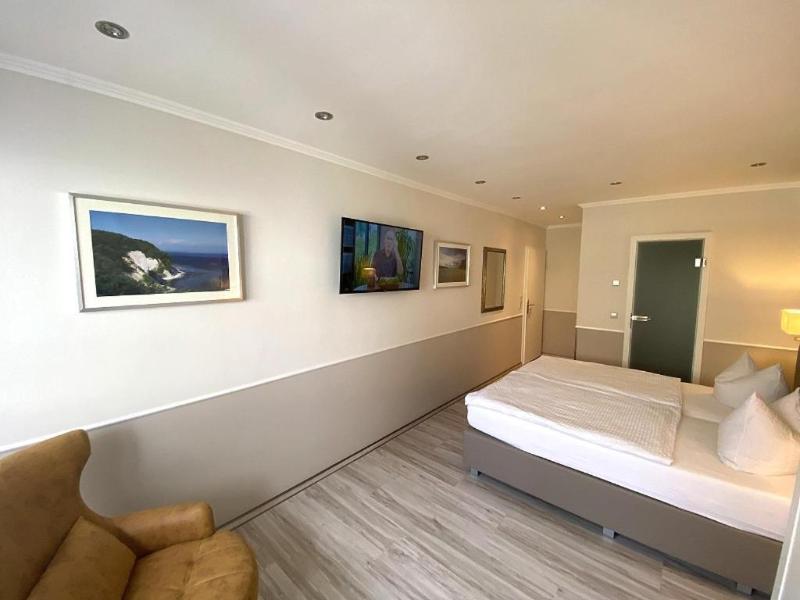 Hotel Zum Hafen image